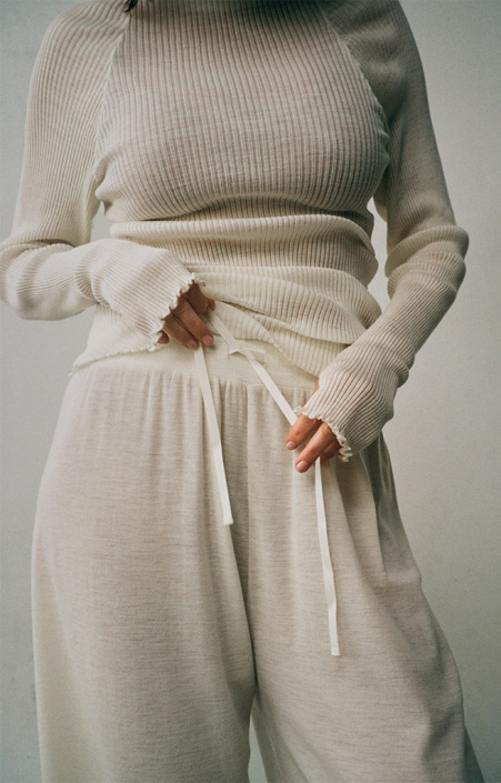 BRANDS-web-seamless-basic-fiori-high-neck-off-white-barbera-pants-off-white-4